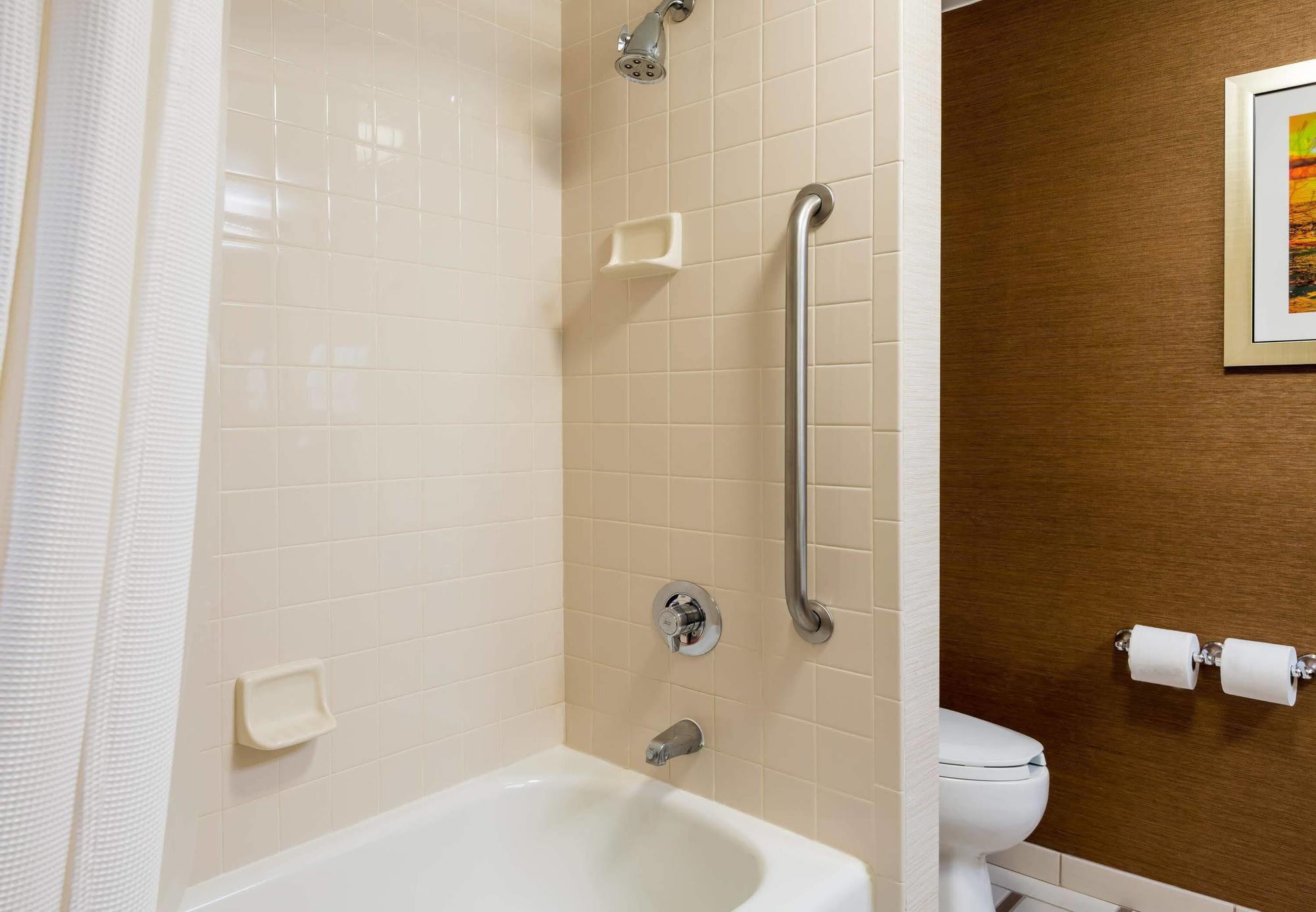 Hotel Fairfield And By Marriott 3*