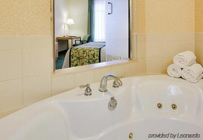 Hotel Fairfield And By Marriott