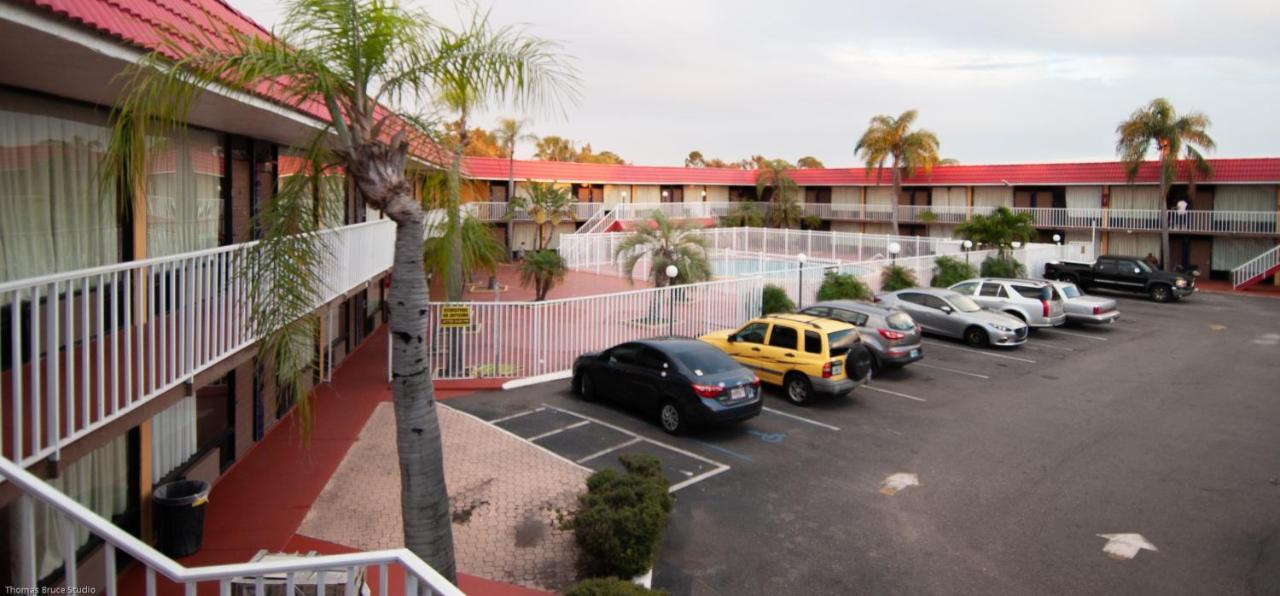 Express & - 5 Miles From St Petersburg Airport 2*