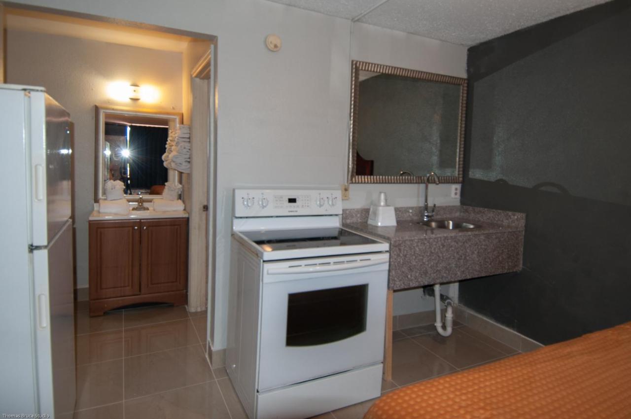 Hotel Express & - 5 Miles From St Petersburg Airport Clearwater