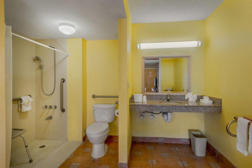Express & - 5 Miles From St Petersburg Airport Hotel 2*