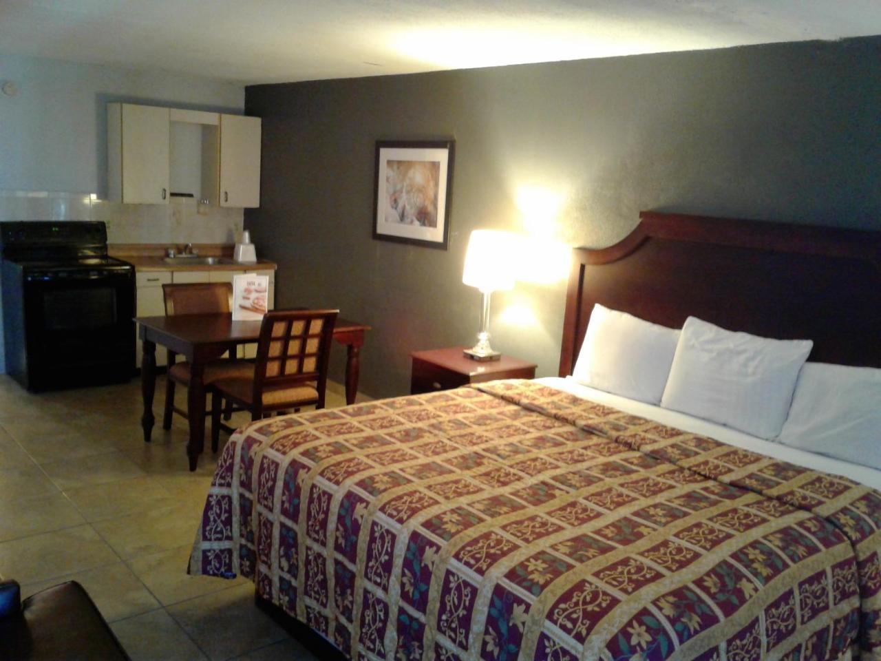 Express & - 5 Miles From St Petersburg Airport Hotel 2*