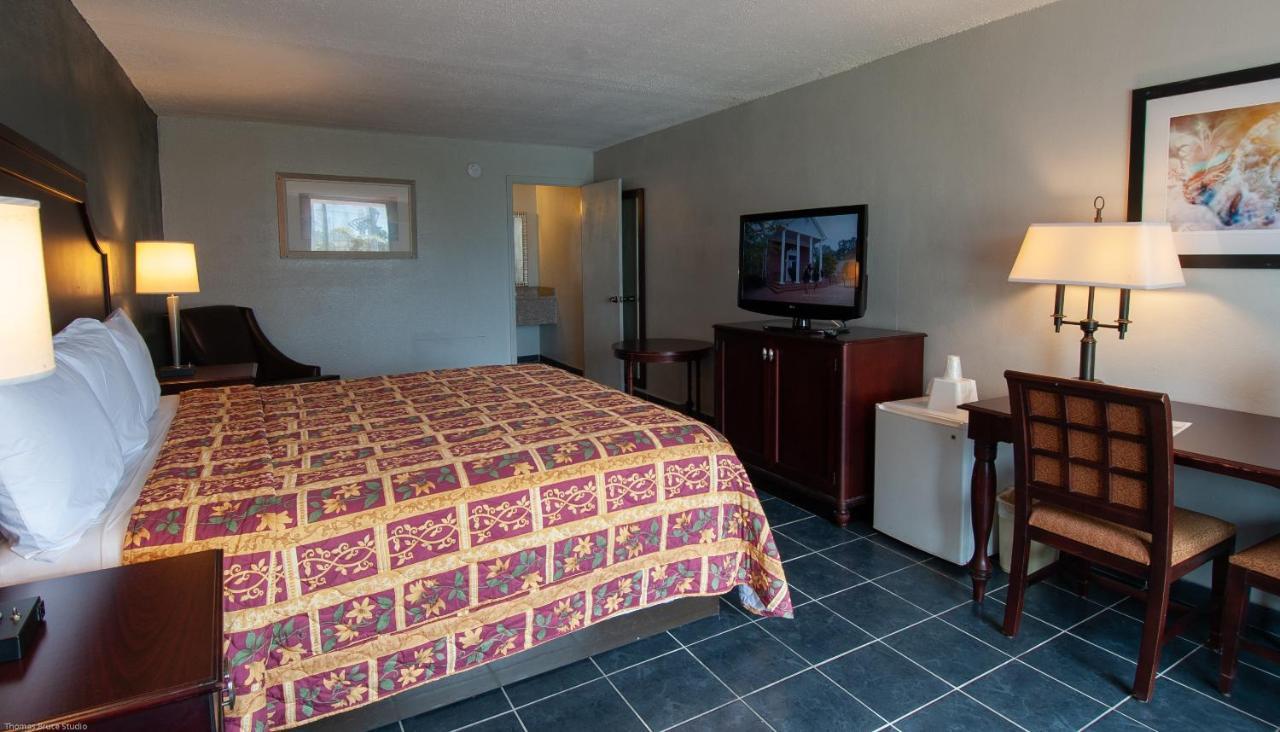Hotel Express & - 5 Miles From St Petersburg Airport 2*