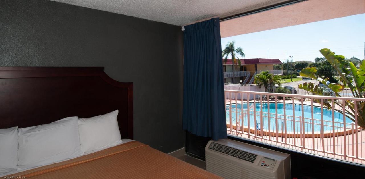 Hotel Express & - 5 Miles From St Petersburg Airport 2*