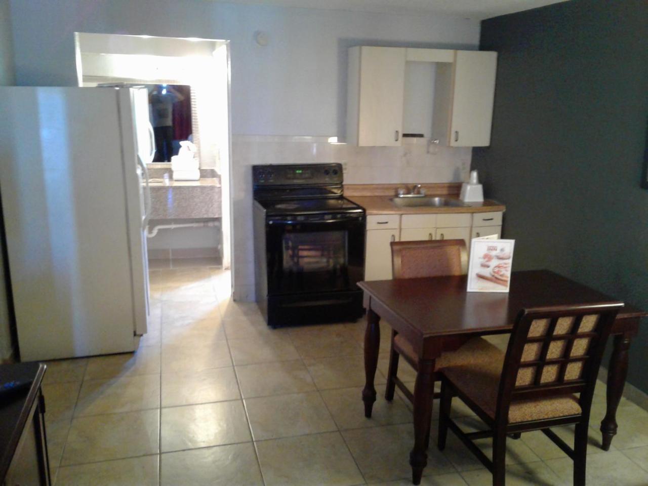 Express & - 5 Miles From St Petersburg Airport 2*