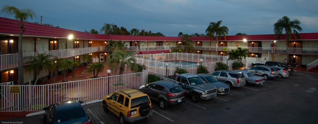 Express & - 5 Miles From St Petersburg Airport 2*