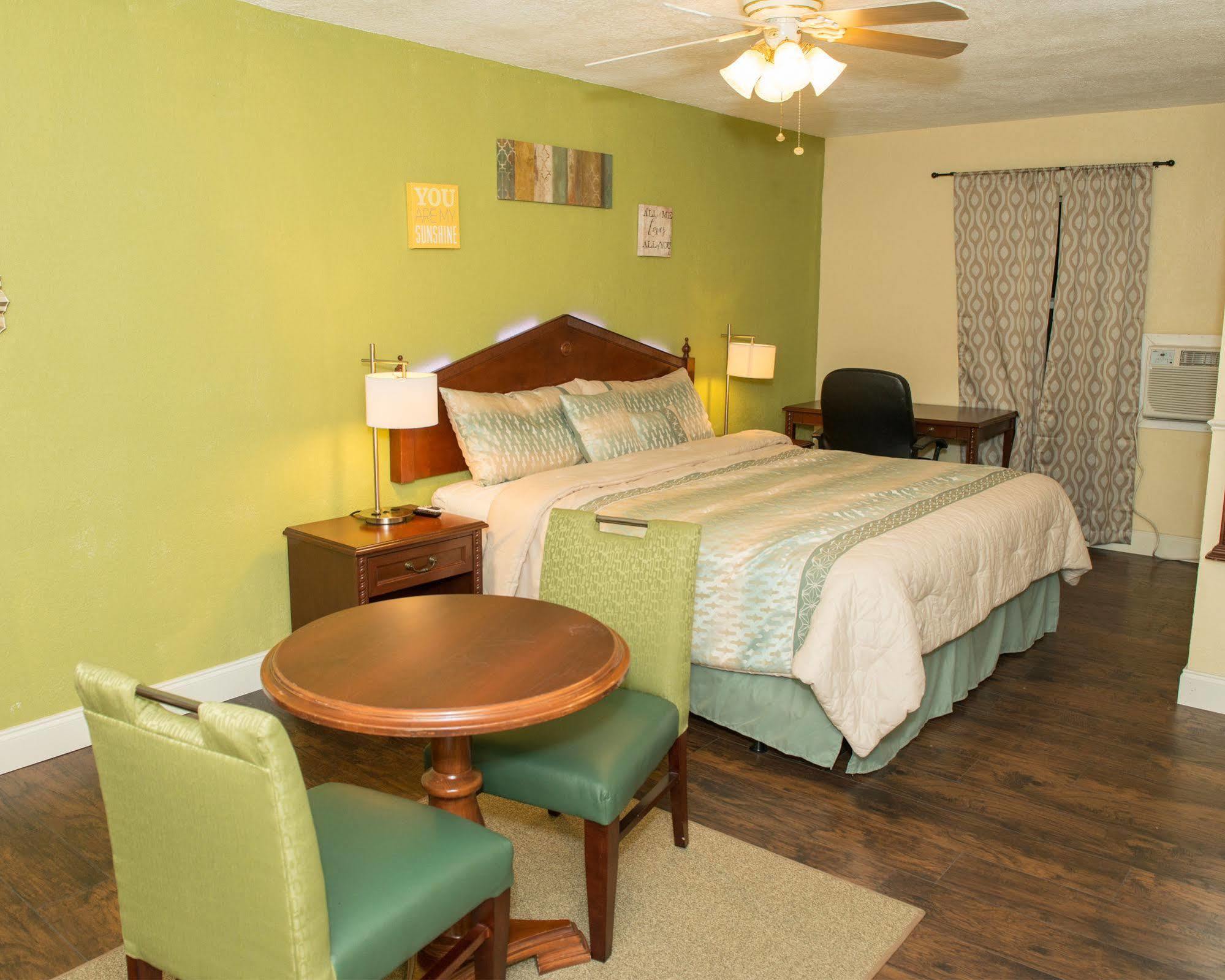 Delux Motel 3*