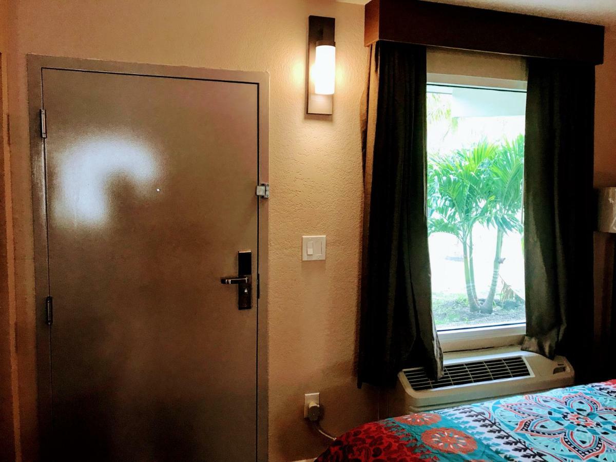 Tropical & Suites, Downtown Motel 3*
