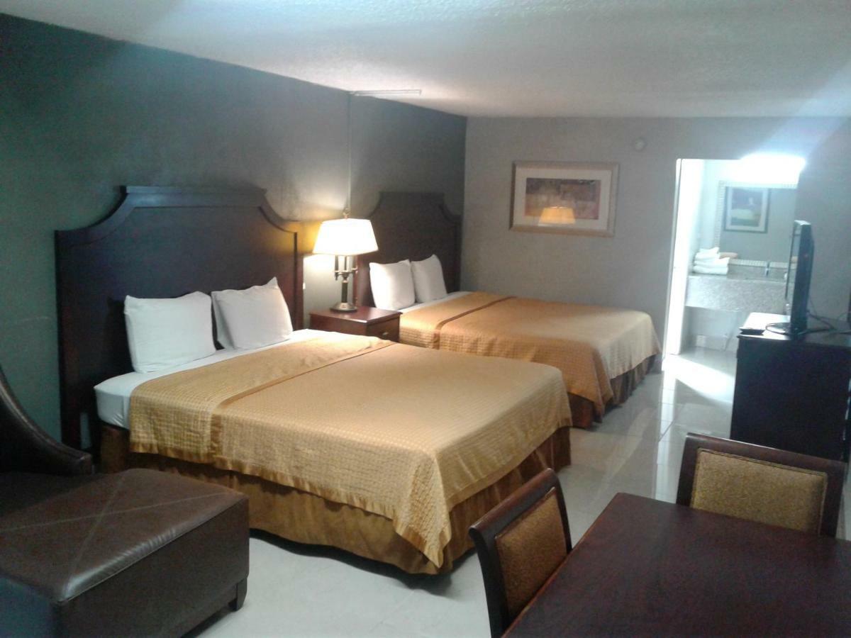 Hotel Express & - 5 Miles From St Petersburg Airport 2*