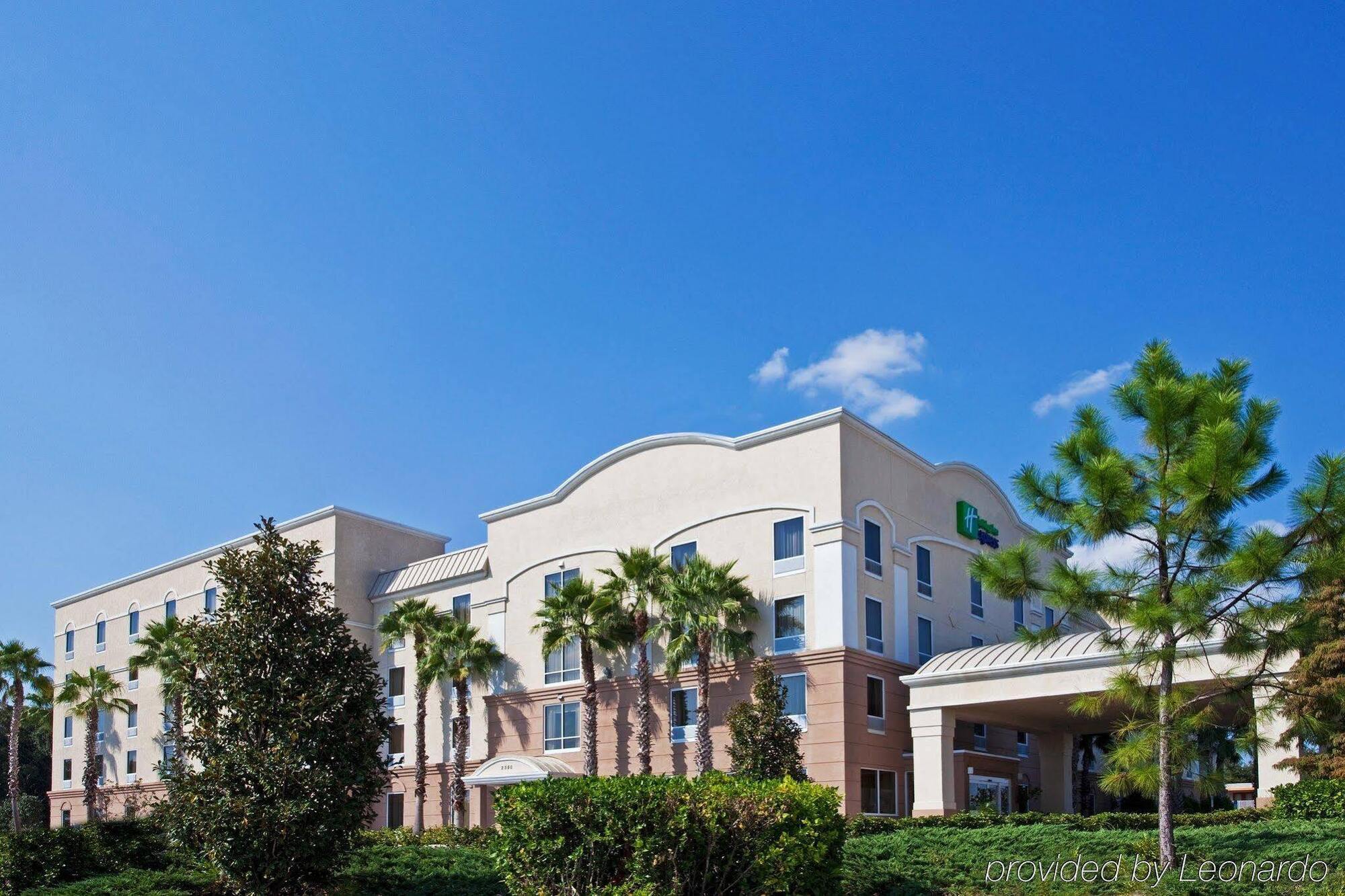 Express & Us 19 North By Ihg Clearwater