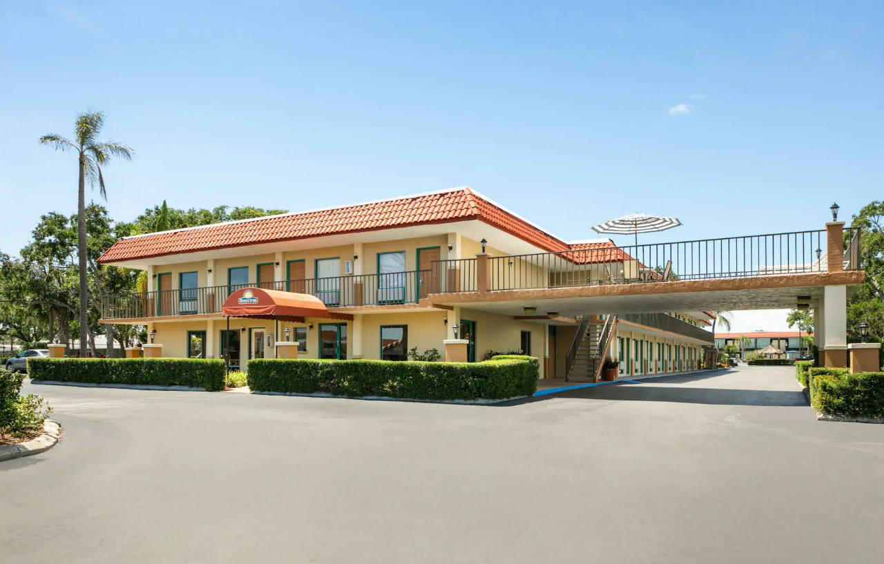 Days By Wyndham Clearwater/central Hotel 2*