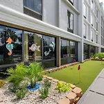 Comfort Inn & Suites St Pete - Clearwater International Airport