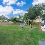 Forever Summer - Entire House! With King Bed!