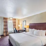 Clarion Inn & Suites Central Clearwater Beach