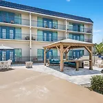 Clarion Inn & Suites Central Clearwater Beach