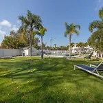 Beach Side Studio With Pool And Parking