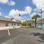 Beach Side Studio With Pool And Parking