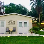 Paradise Hideaway Entire Guest Home Near Beach