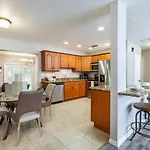 Monthly Rental~ Comfy Beds~ Great For Remote Work