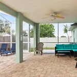 Saltylux16 Heated Saltwater Pool, Near Beach, Honeymoon Island, Farmer Market