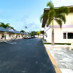 2Q Beds Studio Apt With Shared Pool 01
