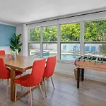 Heated Pool & Jetted Spa -- Mins To Beach