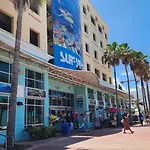Dream Vacation Lovely Condo Minutes From Beach King Bed Heated Pool Gym