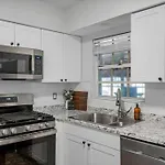 Holiday Cottage, Minutes From The Beach!