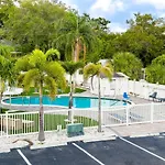 2Q Beds Studio Apt With Shared Pool 01