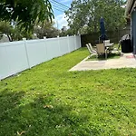 Cheerful 3 Bedroom Home Mins From Clearwater Beach