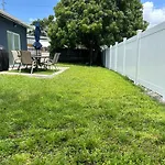 Cheerful 3 Bedroom Home Mins From Clearwater Beach