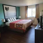 Super 8 by Wyndham Clearwater/St. Petersburg Airport