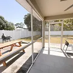 Simple House 5 Beds 4 Baths Near Beach