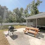 Simple House 5 Beds 4 Baths Near Beach