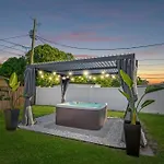 The Beverley Pool Hot Tub Near Clearwater Beach