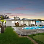 The Beverley Pool Hot Tub Near Clearwater Beach