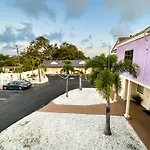 2Q Beds Studio Apt With Shared Pool 18