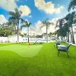 2Q Beds Studio Apt With Shared Pool 18