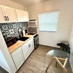 Stylish Studio 10 Min To Beach 09