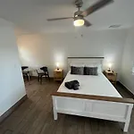 Stylish Studio 10 Min To Beach 09