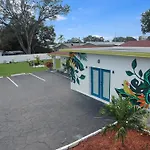 Palm Cove Motel