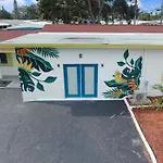 Palm Cove Motel
