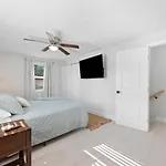 Nautical Bliss On Nicholson Unit B
