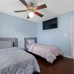 Clearwater House 3 Bedrooms-Pool