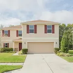 Modern 4 Bedroom House With Swimming Pool