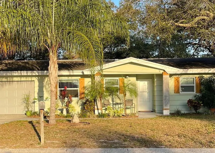 Large 3 Bedroom Home 12 Minutes To Beach