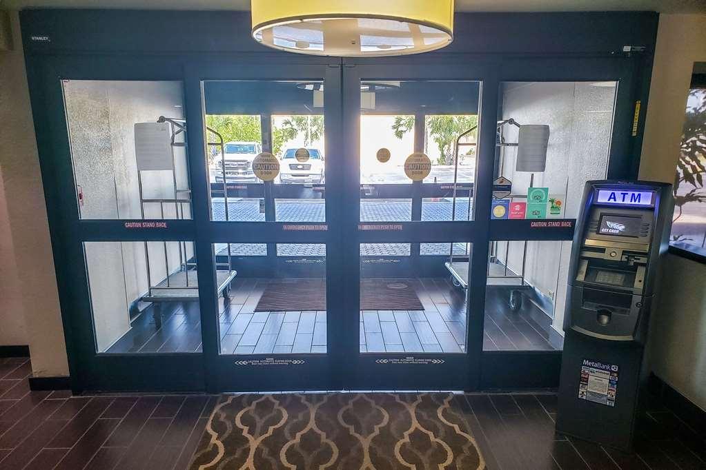 Hotel Comfort & St Pete - International Airport 2*