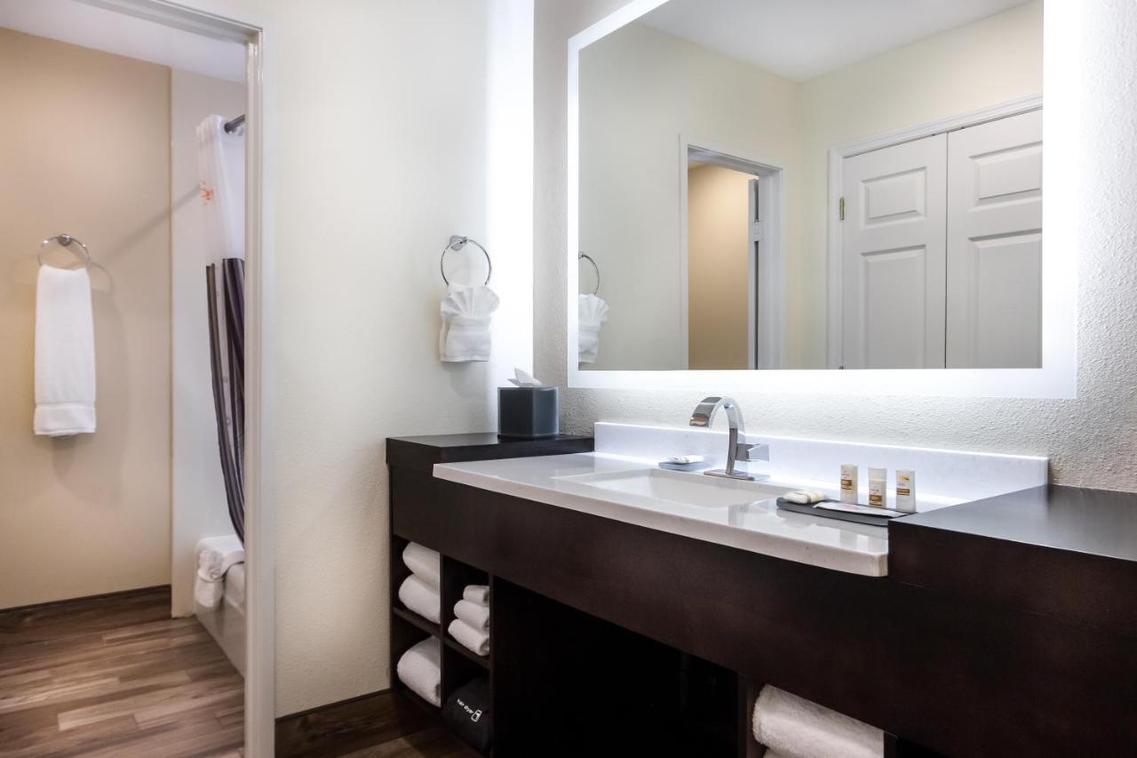 La Quinta By Wyndham Central Hotel