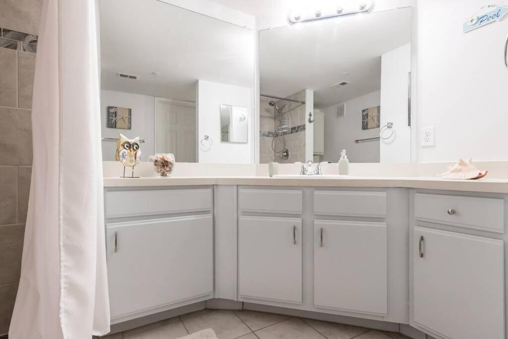 Gorgeous Condo, 2 Bedrooms, 2 Baths, With Pool, Minutes To Apartment