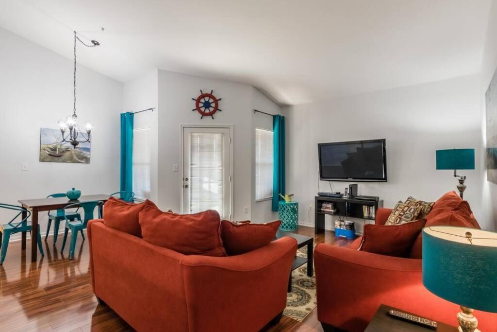 Gorgeous Condo, 2 Bedrooms, 2 Baths, With Pool, Minutes To * Clearwater